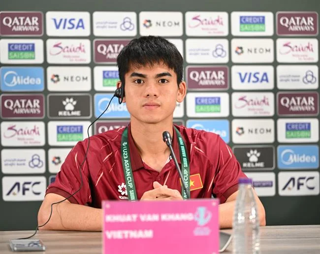 Bàn Sic Bo với xúc xắc